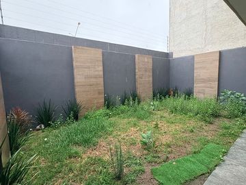 CASA CON CHIMENEA Y ROOF EN SAN ÁNGEL IV - $6.4 MDP