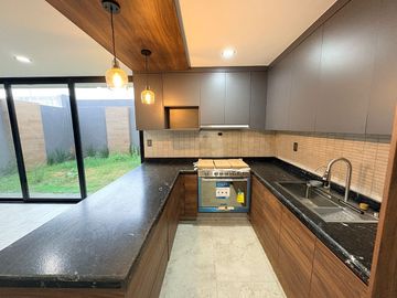 CASA CON CHIMENEA Y ROOF EN SAN ÁNGEL IV - $6.4 MDP