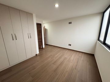 CASA CON CHIMENEA Y ROOF EN SAN ÁNGEL IV - $6.4 MDP