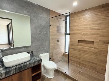 CASA CON CHIMENEA Y ROOF EN SAN ÁNGEL IV - $6.4 MDP