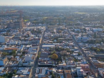 Local en Venta, en Lujan Centro ideal para inversión y desarrollo