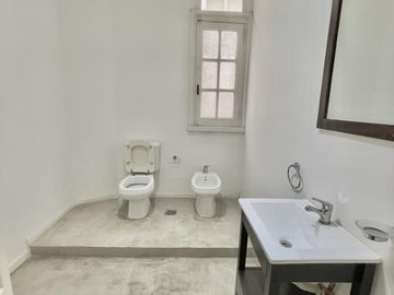 OFICINA  RECICLADA  DE ESTILO FRANCÉS -  200 m2  - RECOLETA
