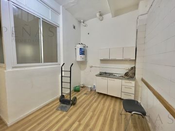 OFICINA  RECICLADA  DE ESTILO FRANCÉS -  200 m2  - RECOLETA