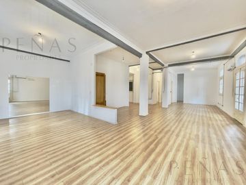 OFICINA  RECICLADA  DE ESTILO FRANCÉS -  200 m2  - RECOLETA