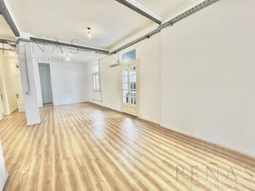 OFICINA  RECICLADA  DE ESTILO FRANCÉS -  200 m2  - RECOLETA