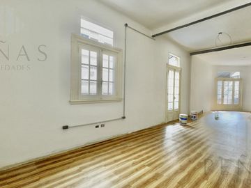 OFICINA  RECICLADA  DE ESTILO FRANCÉS -  200 m2  - RECOLETA