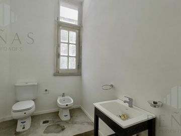 OFICINA  RECICLADA  DE ESTILO FRANCÉS -  200 m2  - RECOLETA