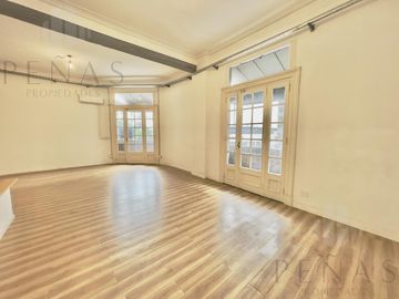 OFICINA  RECICLADA  DE ESTILO FRANCÉS -  200 m2  - RECOLETA
