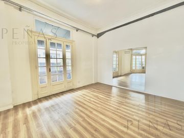 OFICINA  RECICLADA  DE ESTILO FRANCÉS -  200 m2  - RECOLETA