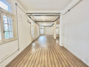 OFICINA  RECICLADA  DE ESTILO FRANCÉS -  200 m2  - RECOLETA