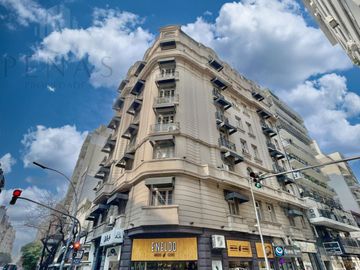 OFICINA  RECICLADA  DE ESTILO FRANCÉS -  200 m2  - RECOLETA
