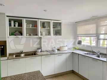 Casa en Venta de gran categoría en La Lucila. Excelente ubicación.