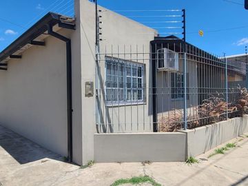 Casa en Venta, 4 Ambientes, en  Barrio Saavedra, Zárate