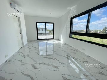 Casa a estrenar con salida a la laguna en Área 9 – San Sebastián