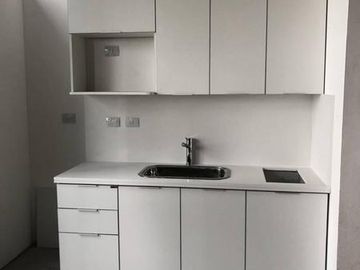 Alquiler en Al Rio - Oficina 160M2 - NUCLO 1 - 2 COCHERAS - (Certificación Leed) - VICENTE LOPEZ