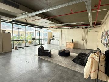 Alquiler en Al Rio - Oficina 160M2 - NUCLO 1 - 2 COCHERAS - (Certificación Leed) - VICENTE LOPEZ