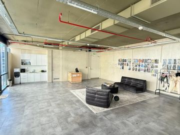 Alquiler en Al Rio - Oficina 160M2 - NUCLO 1 - 2 COCHERAS - (Certificación Leed) - VICENTE LOPEZ