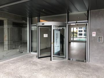 Alquiler en Al Rio - Oficina 160M2 - NUCLO 1 - 2 COCHERAS - (Certificación Leed) - VICENTE LOPEZ