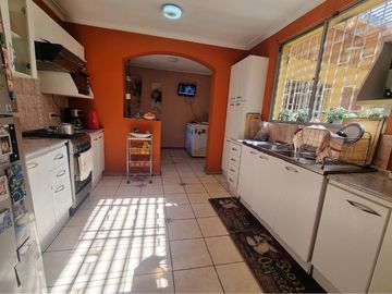 Puente Alto. Casa Amplia en barrio residencial