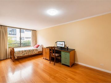 EN VENTA - 170m2 totales 4 dorm.