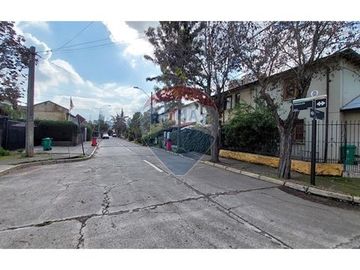 Casa de 2 Pisos en San Joaquín - Renovada