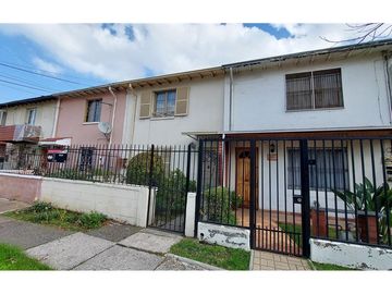 Casa de 2 Pisos en San Joaquín - Renovada