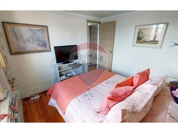 Casa de 2 Pisos en San Joaquín - Renovada