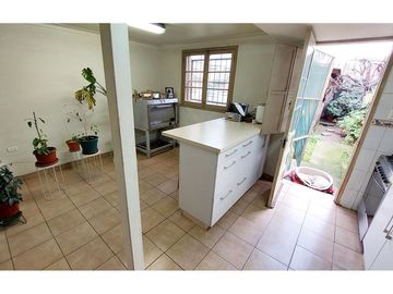 Casa de 2 Pisos en San Joaquín - Renovada