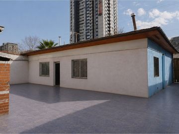 Casa con gran terreno 706 m2 en La Cisterna