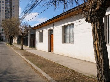 Casa con gran terreno 706 m2 en La Cisterna