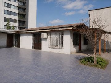 Casa con gran terreno 706 m2 en La Cisterna