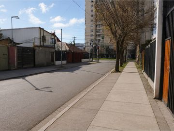 Casa con gran terreno 706 m2 en La Cisterna