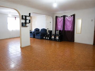 Casa con gran terreno 706 m2 en La Cisterna