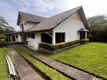 Casa Tipo Hacienda de Venta en La Viña - Cumbayá