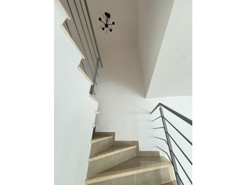 SE VENDE ESPECTACULAR CASA EN ZONA DE LA CASTELLANA BARRANQUILLA