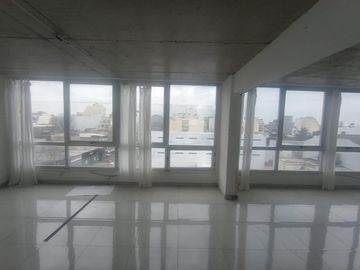 VENTA / ALQUILER Oficina en Flores - Muy luminoso