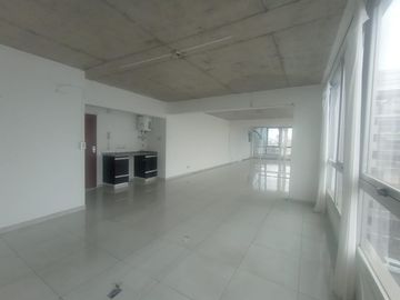 VENTA / ALQUILER Oficina en Flores - Muy luminoso