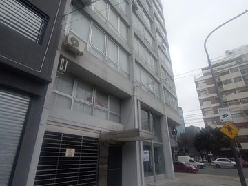 VENTA / ALQUILER Oficina en Flores - Muy luminoso