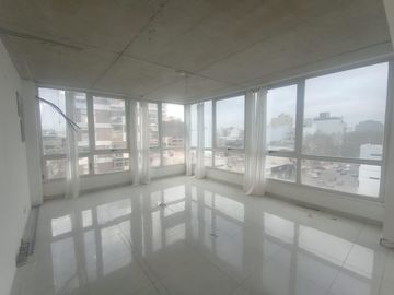 VENTA / ALQUILER Oficina en Flores - Muy luminoso