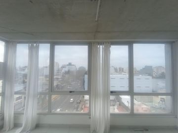 VENTA / ALQUILER Oficina en Flores - Muy luminoso
