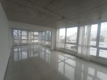 VENTA / ALQUILER Oficina en Flores - Muy luminoso