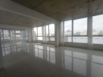 VENTA / ALQUILER Oficina en Flores - Muy luminoso