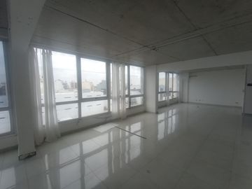 VENTA / ALQUILER Oficina en Flores - Muy luminoso