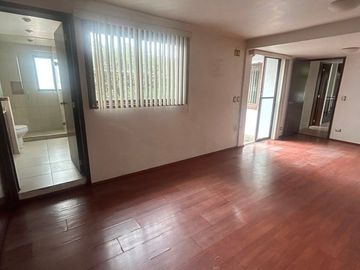 Casa con Recámara en PB, en Renta en Los Álamos, Naucalpan