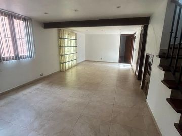 Casa con Recámara en PB, en Renta en Los Álamos, Naucalpan