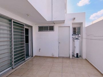 CASA EN RENTA CUMBRES MADEIRA