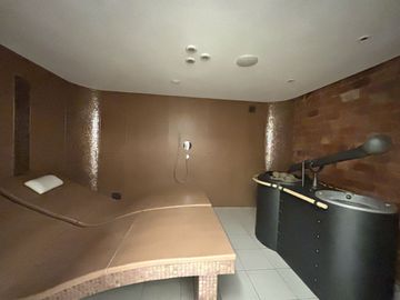 CASA EN BOSQUES DE LAS LOMAS OPORTUNIDAD ACABADOS AAA