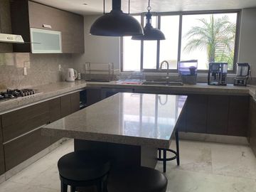 CASA CON SEGURIDAD EN BOSQUES DE LA HERRADURA