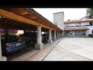 RESIDENCIA ESPECTACULAR, EN FRACCIONAMIENTO TLALPUENTE, CON JARDÍN!!