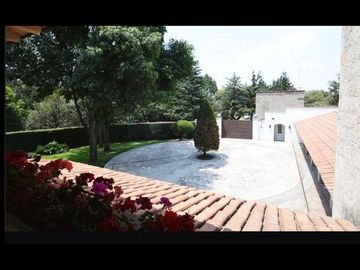 RESIDENCIA ESPECTACULAR, EN FRACCIONAMIENTO TLALPUENTE, CON JARDÍN!!